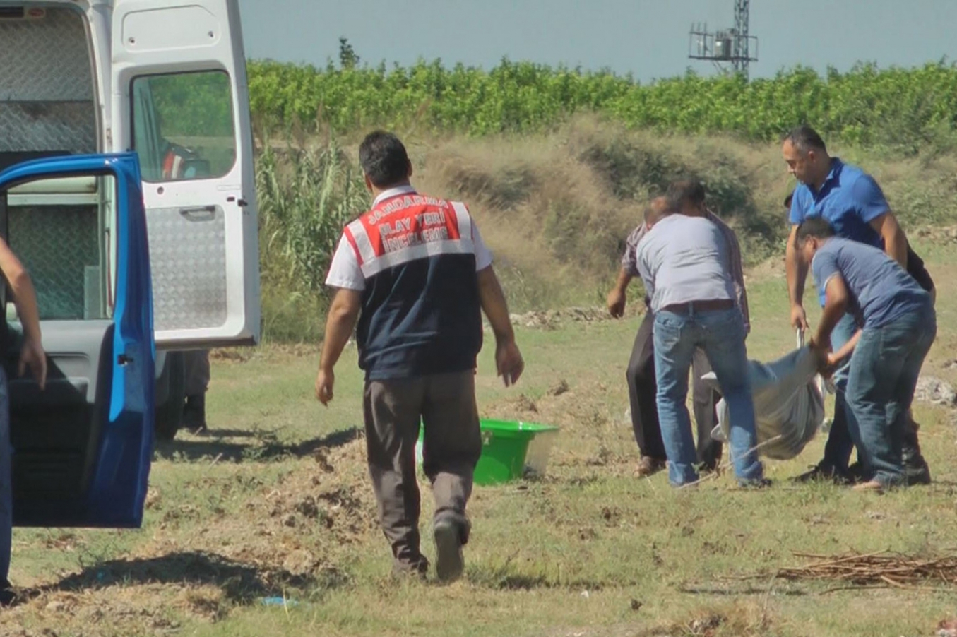 Tarsus’ta kanal içinde bir erkek cesedi bulundu Tarsus’ta kanal içinde bir erkek cesedi bulundu